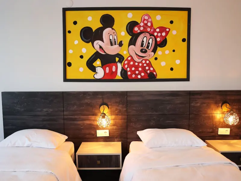 Sar-Per Suites & Hotel 7