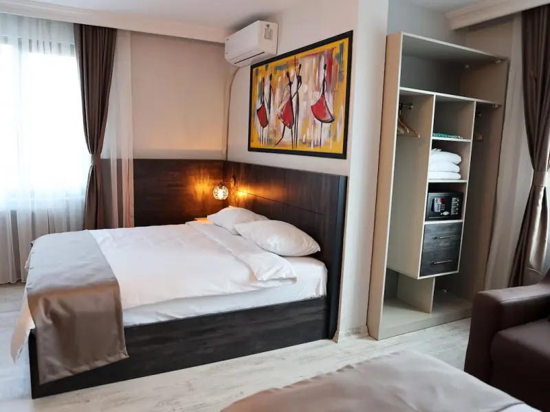 Sar-Per Suites & Hotel 9
