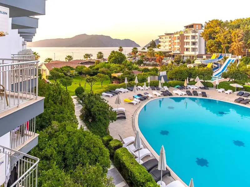 Caprice Beach Hotel 12