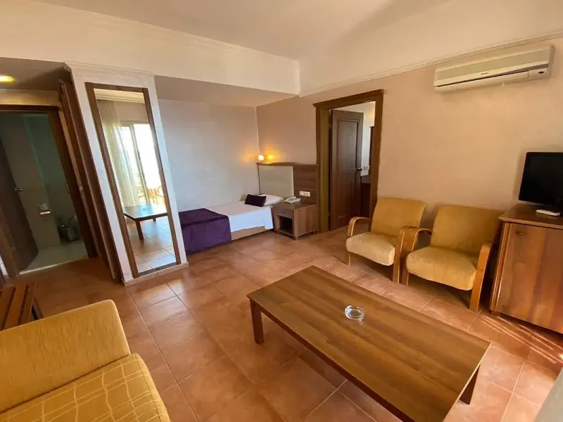 Caprice Beach Hotel 16