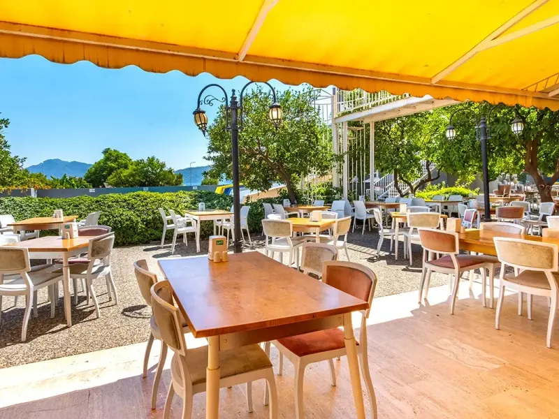 Caprice Beach Hotel 8