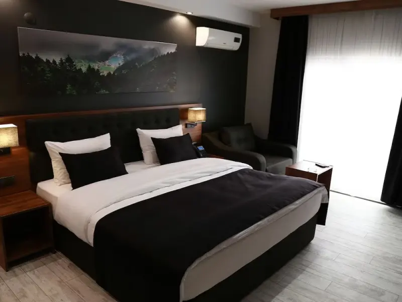Azra Suite 10