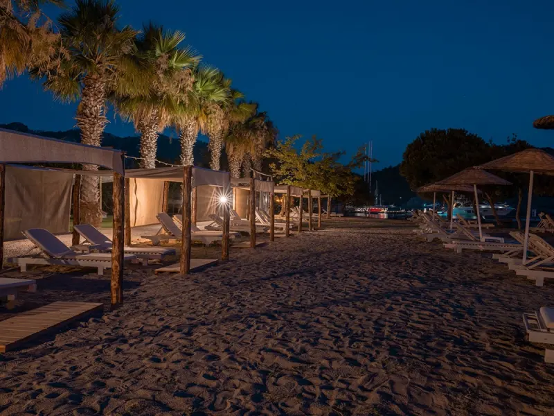 Chillos Beach Hotel Lounge 13