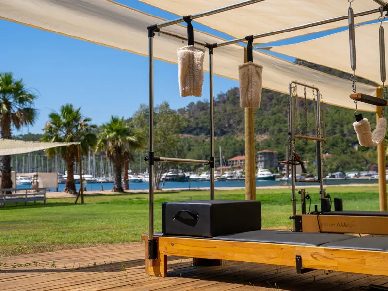 Chillos Beach Hotel Lounge 17