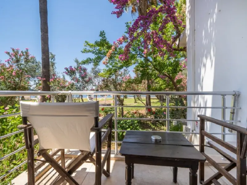 Chillos Beach Hotel Lounge 18
