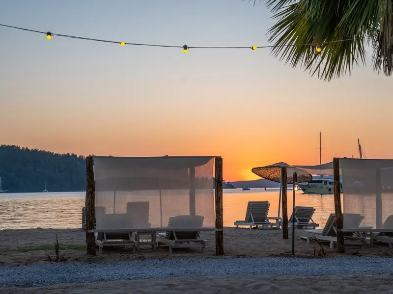 Chillos Beach Hotel Lounge 21