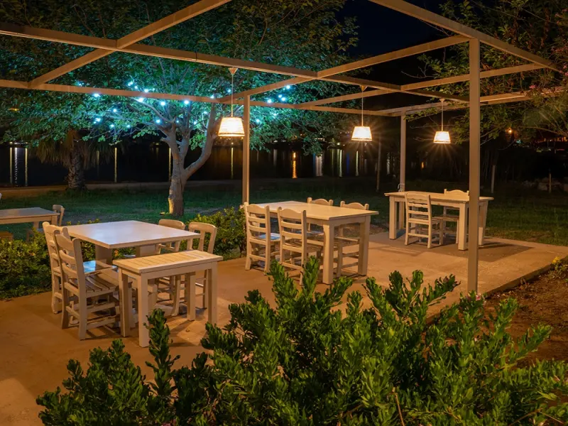 Chillos Beach Hotel Lounge 5