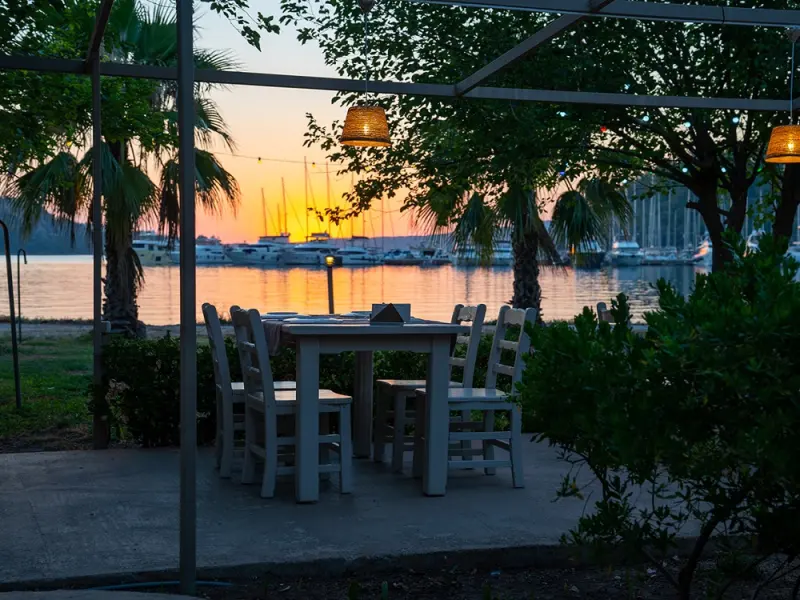 Chillos Beach Hotel Lounge 8
