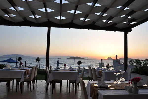 Small Beach Hotel 18