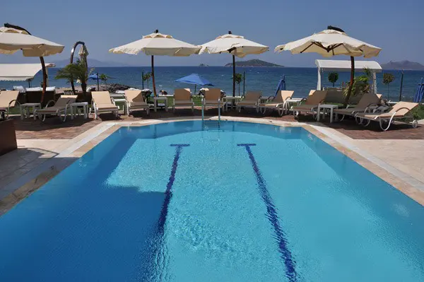 Small Beach Hotel 20