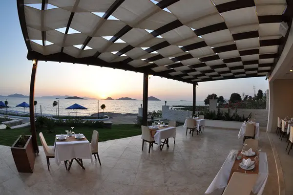Small Beach Hotel 22