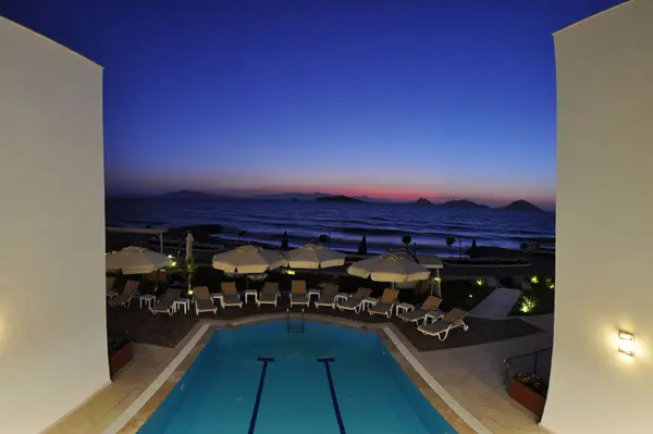 Small Beach Hotel 5