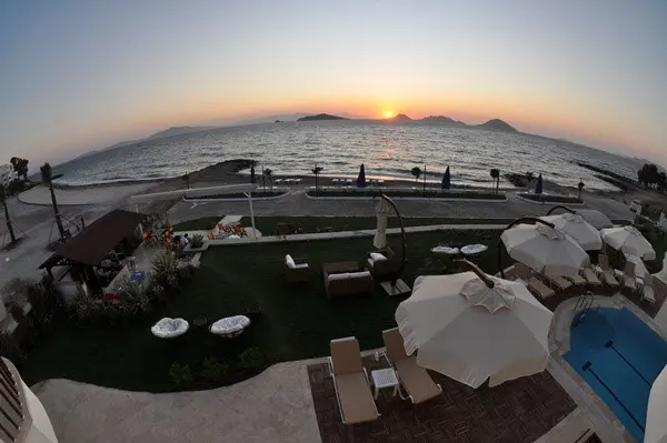 Small Beach Hotel 7