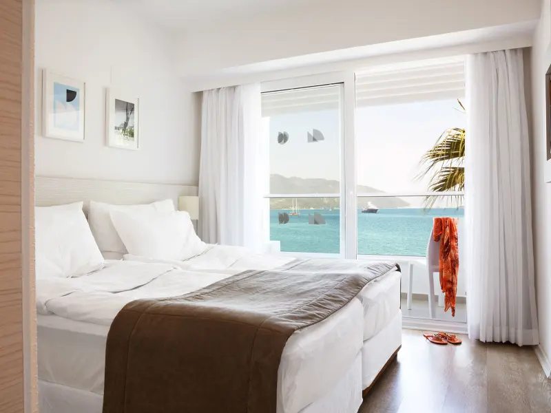 The Beachfront Hotel 13