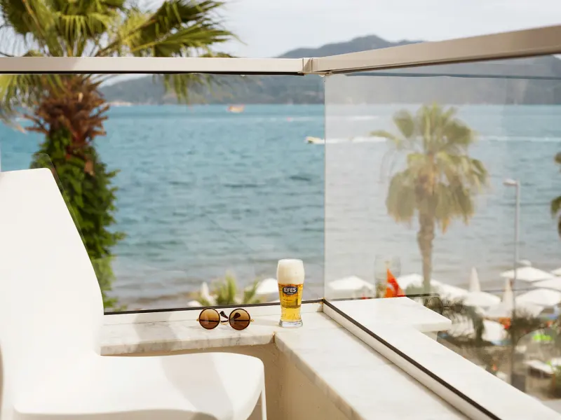 The Beachfront Hotel 6