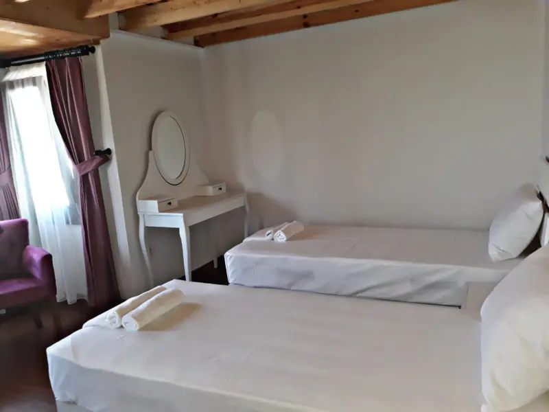 Karyada Hotel 28