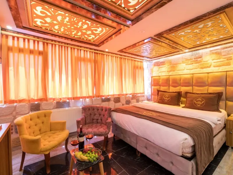 Holiday Business Suit Otel 11