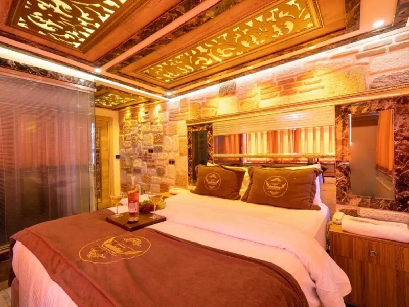 Holiday Business Suit Otel 14