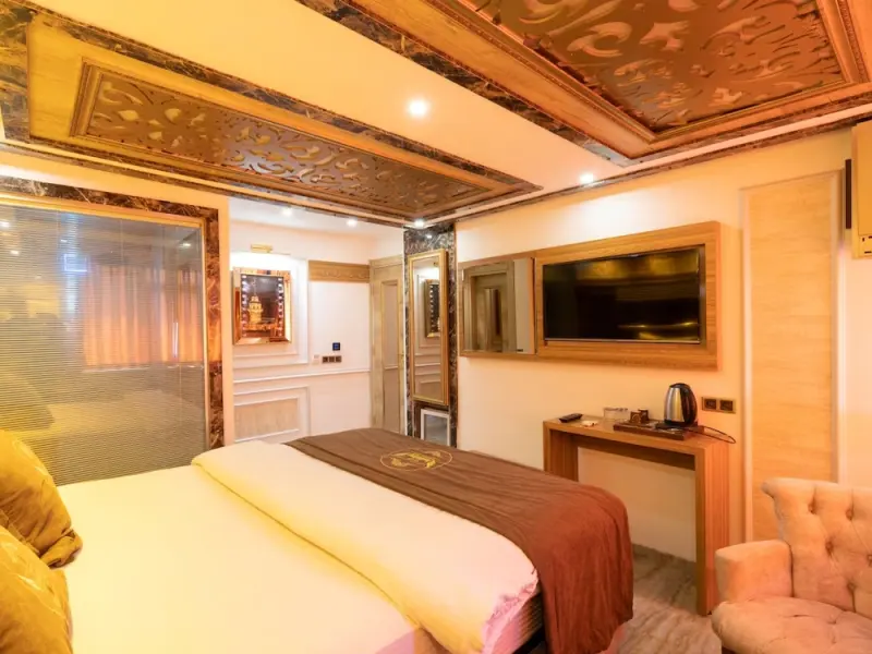 Holiday Business Suit Otel 27