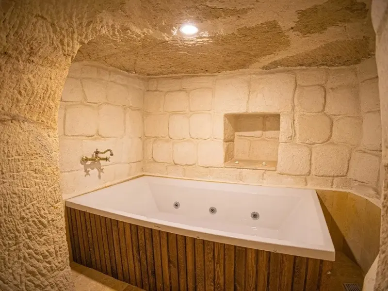 Pietra Cave Suites 12