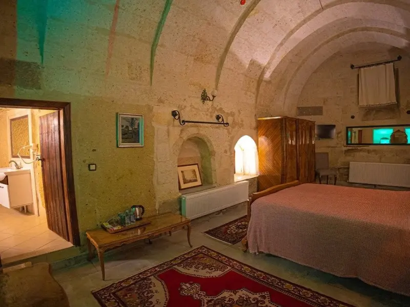 Pietra Cave Suites 10