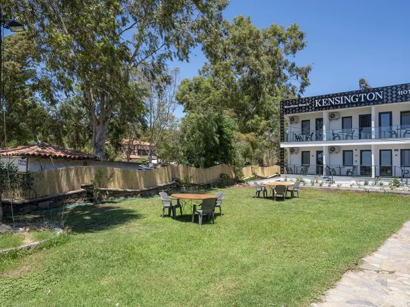 Kensington Kerdime Beach Hotel 1