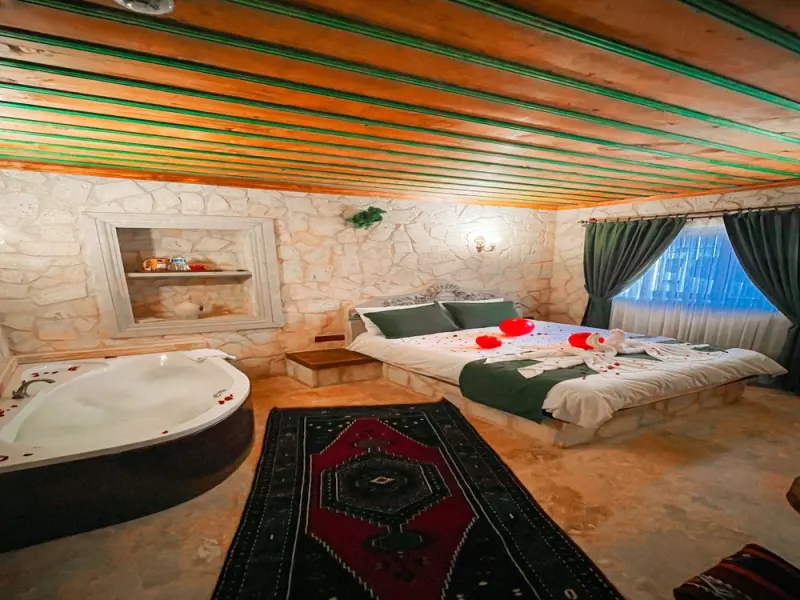 By Yüksel Cave House 19