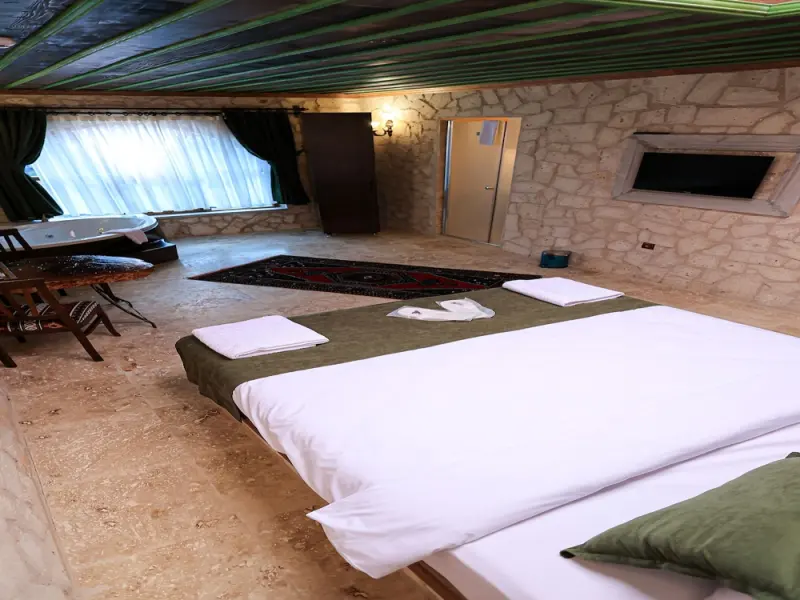By Yüksel Cave House 9