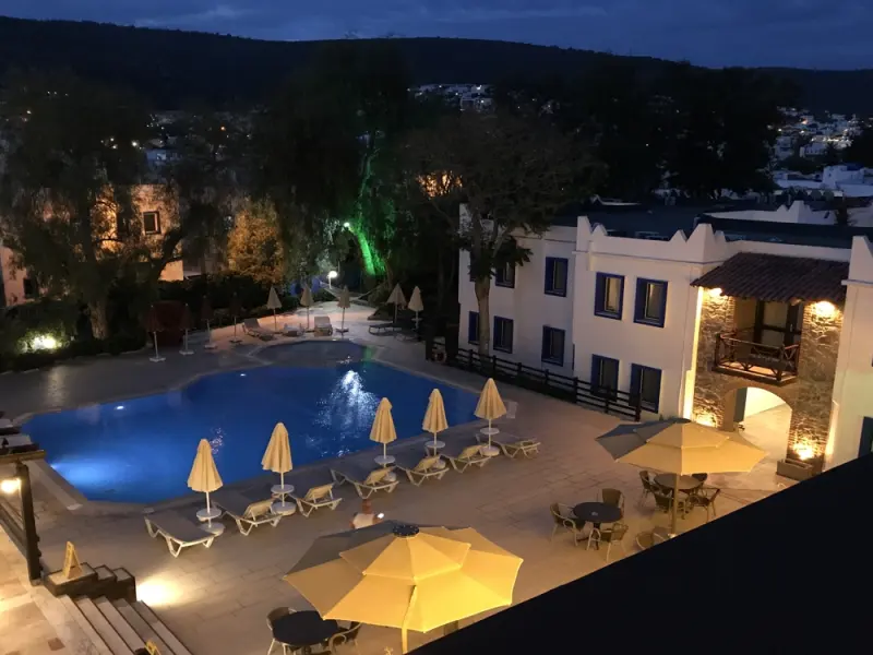 Atrium Hotel 32