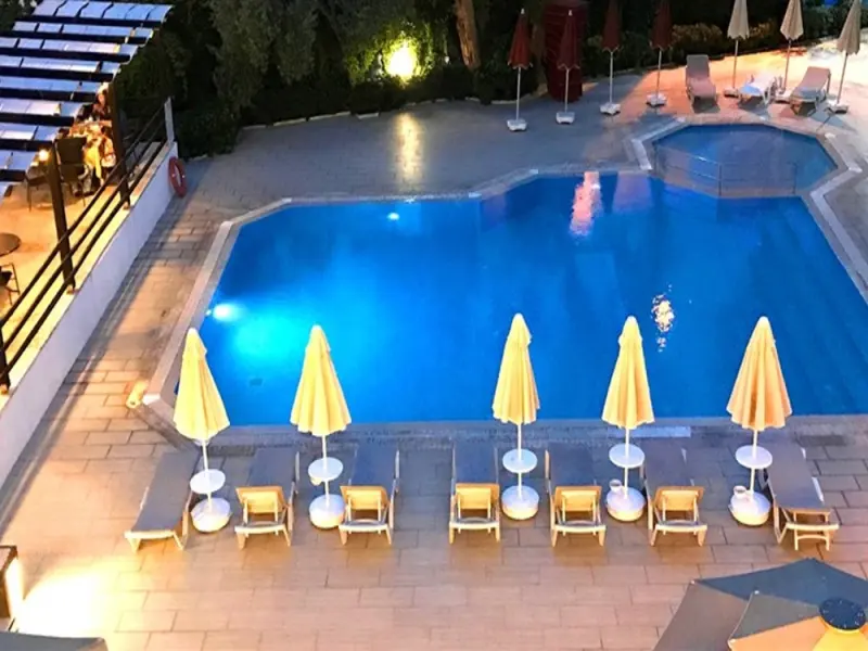 Atrium Hotel 33