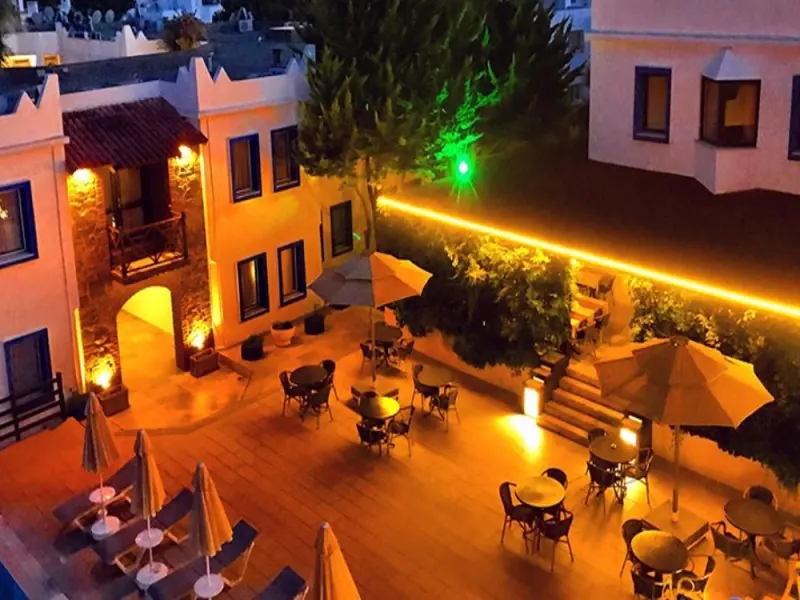 Atrium Hotel 38