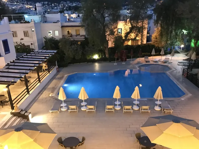 Atrium Hotel 4