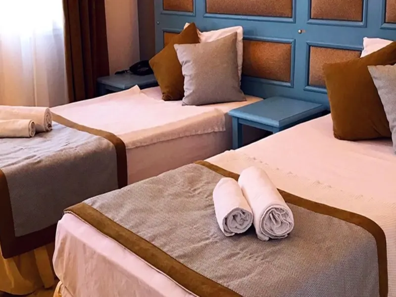 Atrium Hotel 43