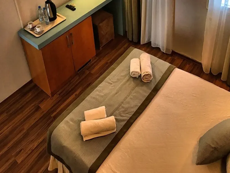 Atrium Hotel 48