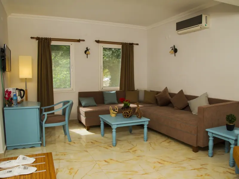 Atrium Hotel 8