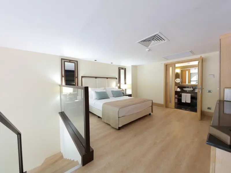 Juju Premier Palace 18