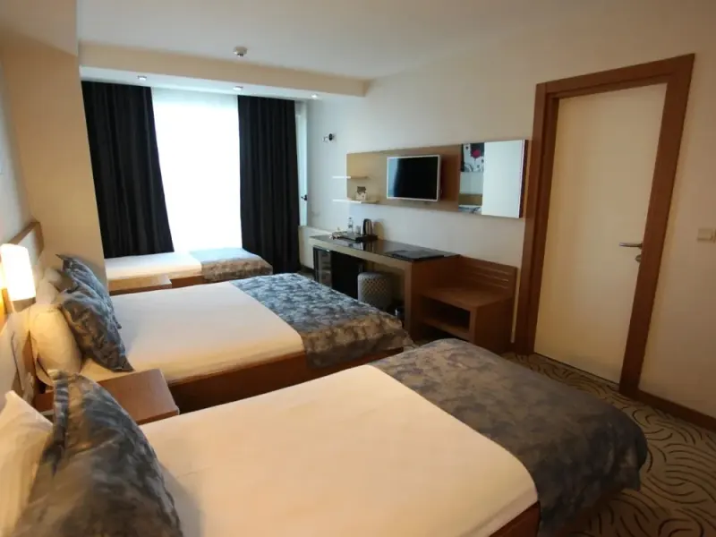 Dies Hotel 13