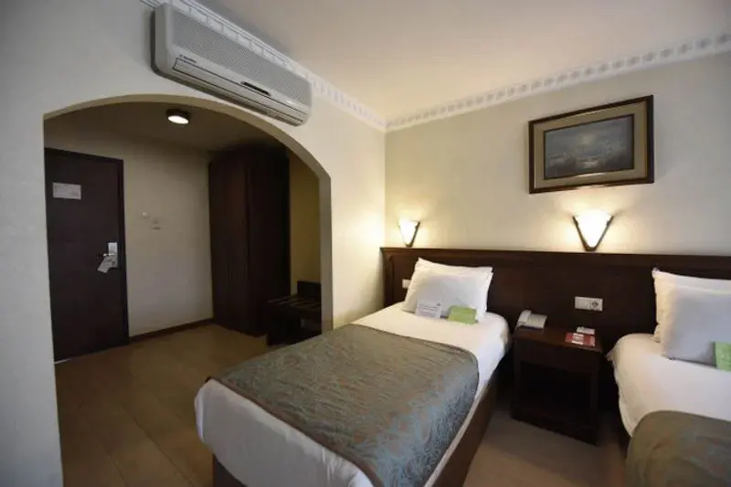 Asal Hotel 8