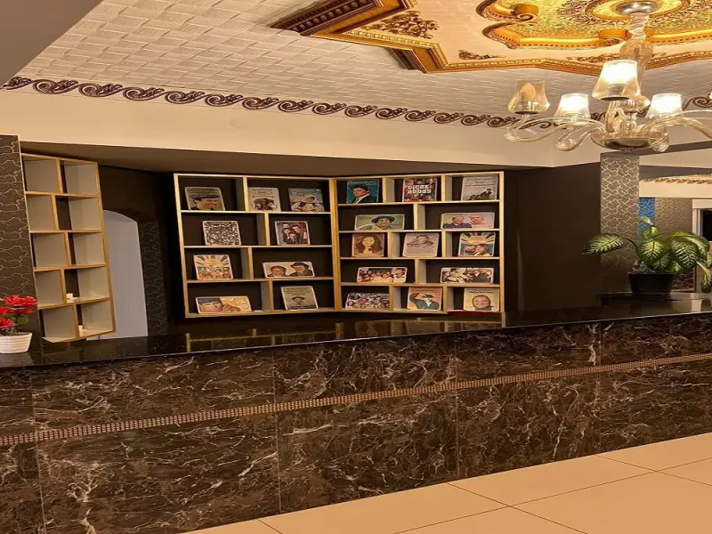 Grand Black Hotel 1