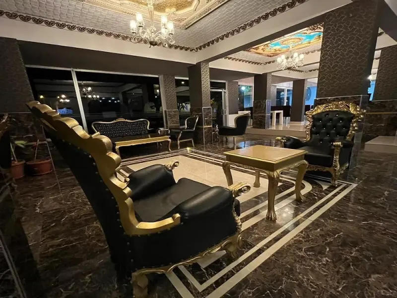 Grand Black Hotel 2