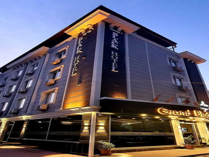 Grand Black Hotel 4