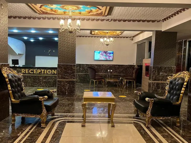 Grand Black Hotel 5