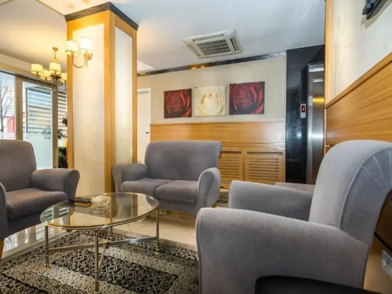 My Rose Hotel 8