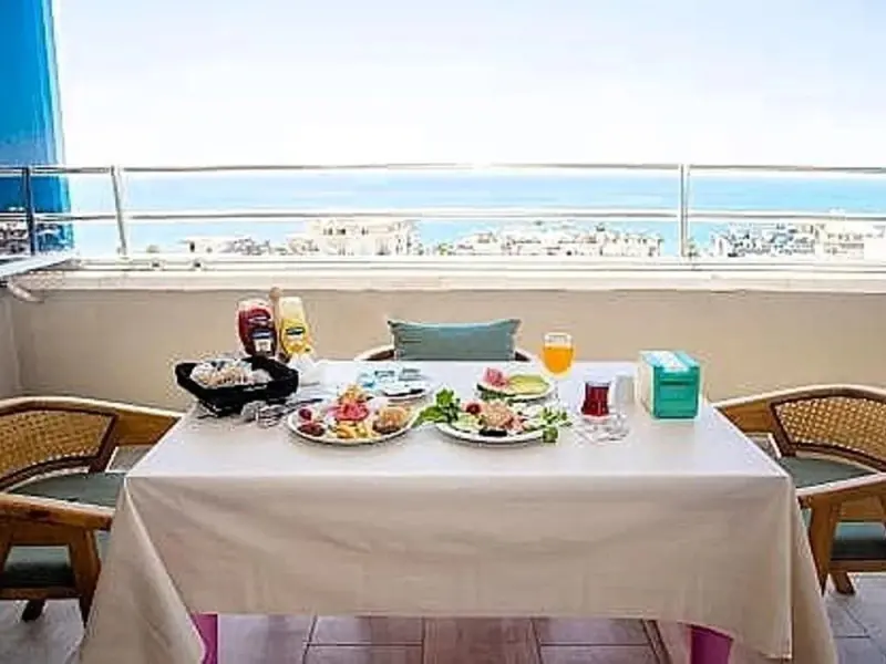 We Nirvana Suit Otel 6
