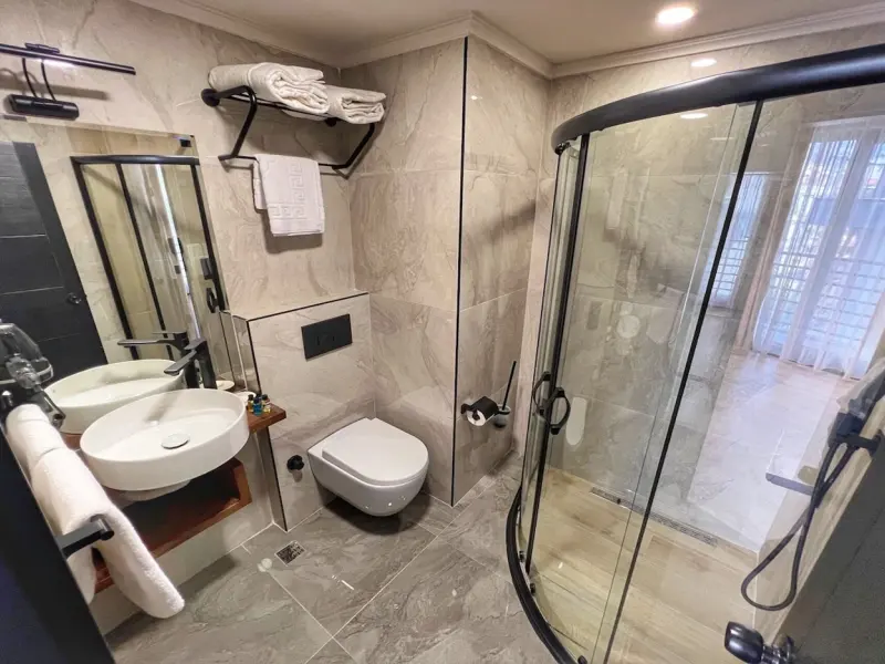 Oji Hotel 8