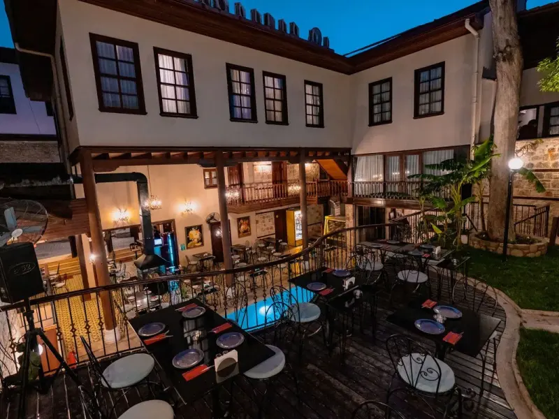 Mediterra Art Hotel 8