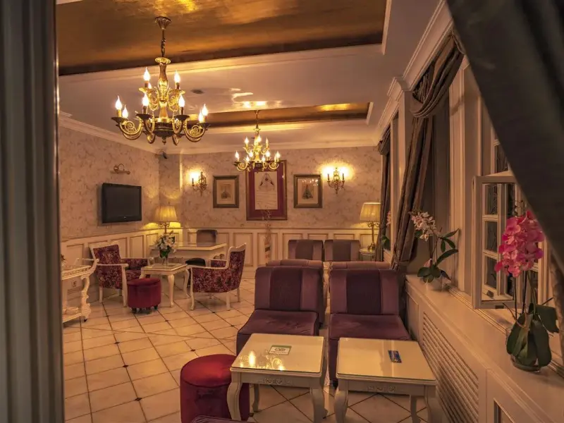Avicenna Hotel 63