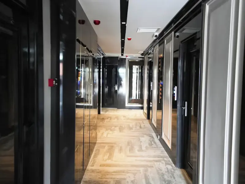 Sky Hill Hotel 25
