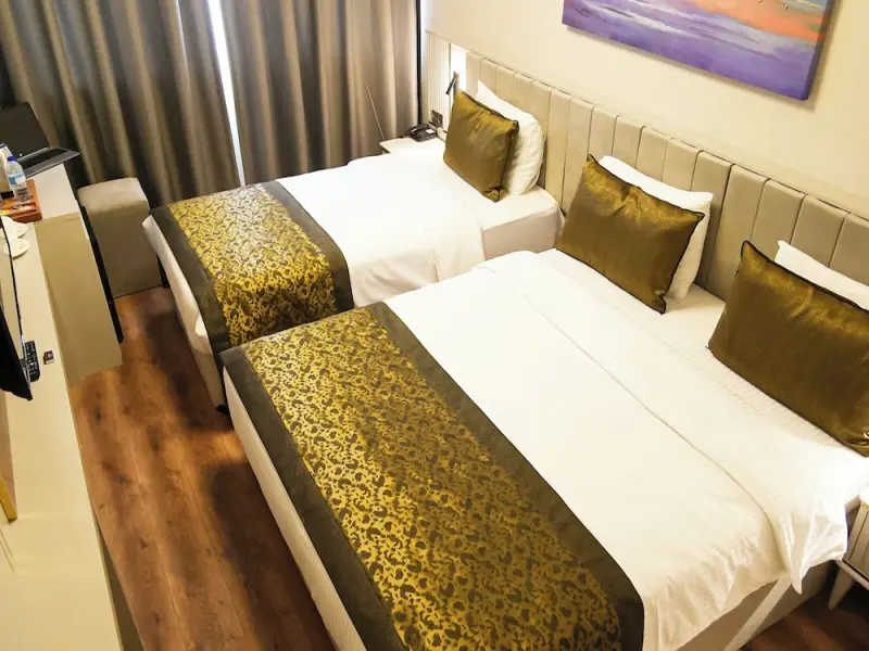 Sky Hill Hotel 9