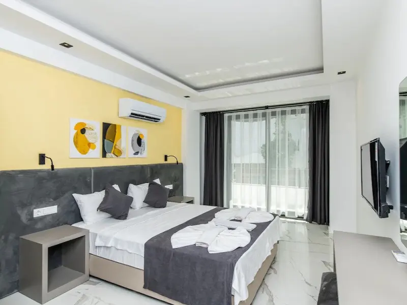 Leonis Hotel 18